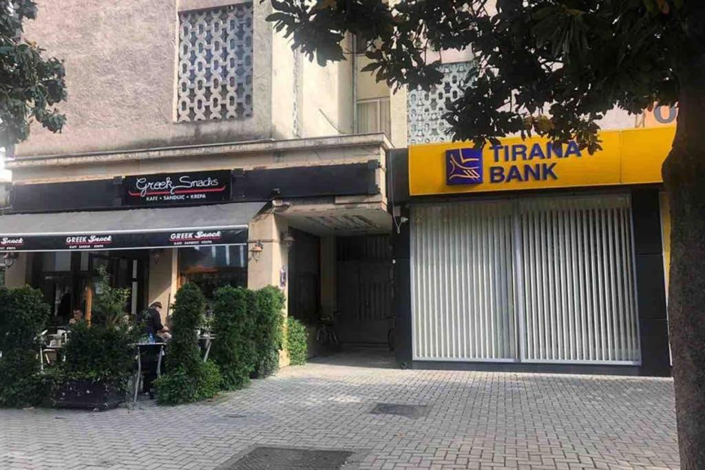 Lina -Tia Lovely New Bazaar Apartment Tirana Bagian luar foto