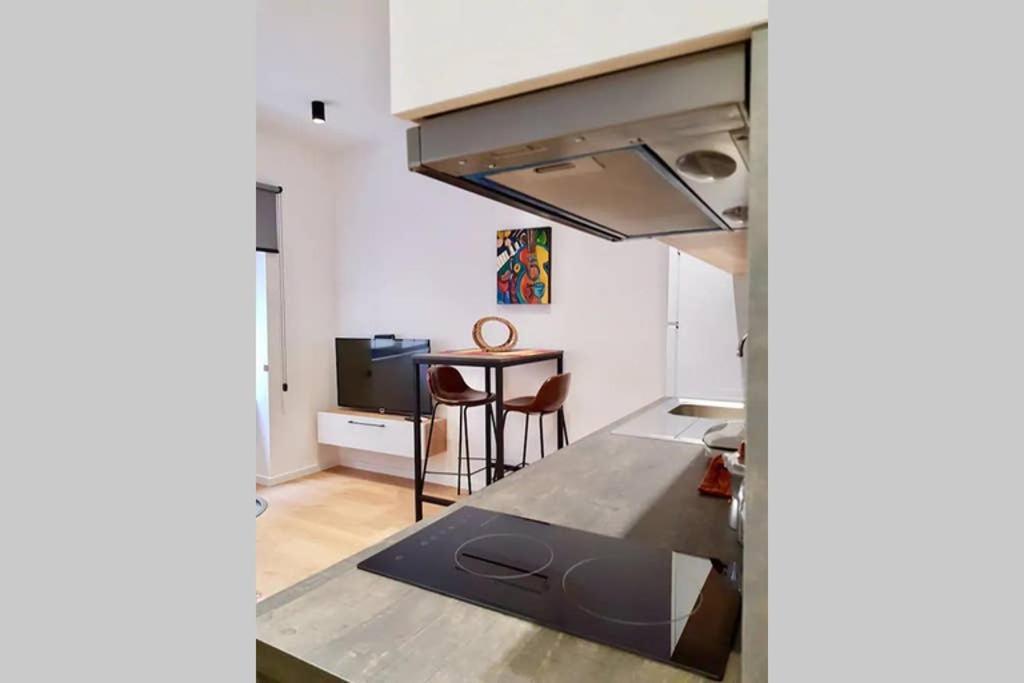 Lina -Tia Lovely New Bazaar Apartment Tirana Bagian luar foto
