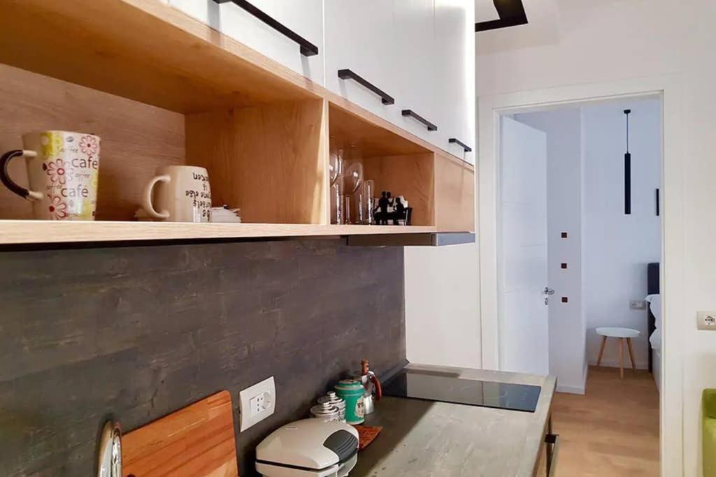 Lina -Tia Lovely New Bazaar Apartment Tirana Bagian luar foto