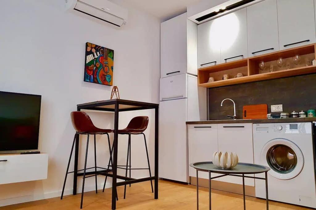 Lina -Tia Lovely New Bazaar Apartment Tirana Bagian luar foto